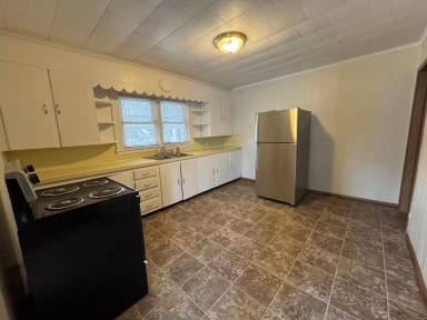 Main picture of 100 McGinnis St