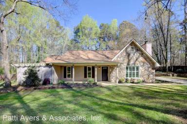 Main picture of 240 Browns Hill Ct