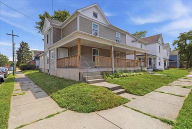 Main picture of 2728 E 4th St