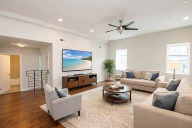 Main picture of 404 Queen St