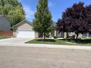 Main picture of 1820 W Camelot Dr