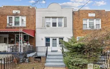 Main picture of 4916 7th St NW