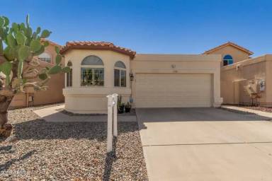 Main picture of 11188 N 110th Pl