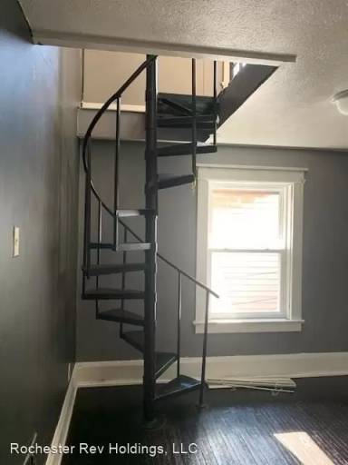 Main picture of 355 Broadway
