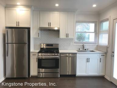 Main picture of 352 S Reeves Dr