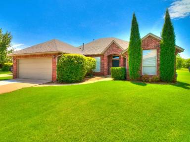 Main picture of 15609 Traditions Dr