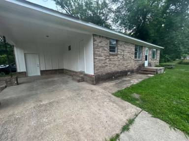 Main picture of 912 S Washington Ave