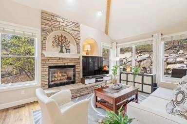 Main picture of 4420 Governors Pt