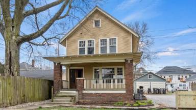 Main picture of 1215 W Jefferson Blvd