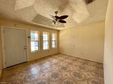 Main picture of 400 N Linden St