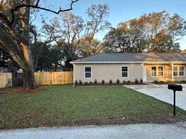 Main picture of 688 Anderson Dr