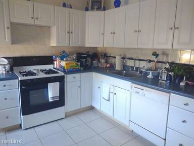 Main picture of 403 Trapelo Rd