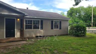 Main picture of 909 E Quincy St