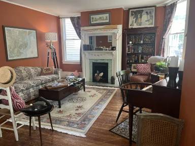 Main picture of 212 W 34th St