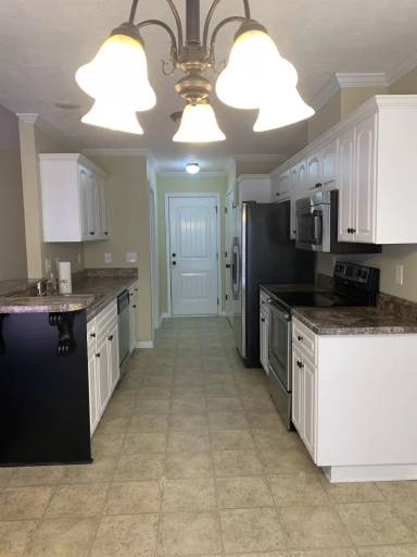 Main picture of 566 Lory Ln