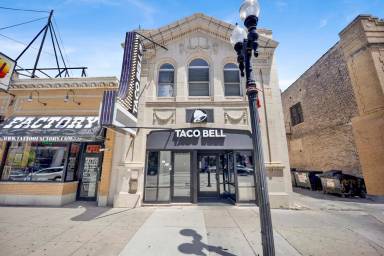 Main picture of 4437 N Broadway St