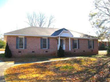 Main picture of 636 N Pine Hill Rd