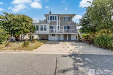 Main picture of 101 W Cape Shores Dr