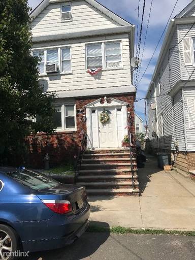 Main picture of 171 W 8th St