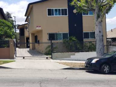 Main picture of 634 E Hyde Park Blvd