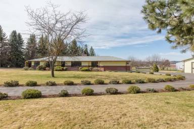 Main picture of 2616 S Sullivan Rd