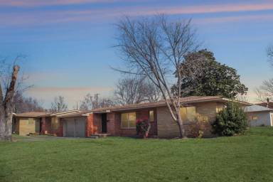 Main picture of 4507 S Madison Pl