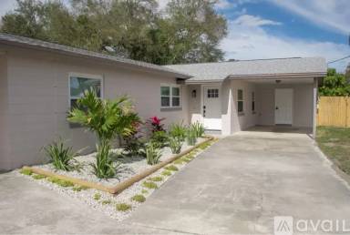 Main picture of 219 E Buchanon Ave
