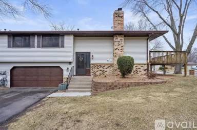 Main picture of 10704 Yukon Ave S