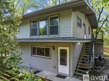 Main picture of 1015 19th Ave NE