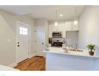 Main picture of 220 Bremen St