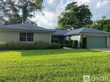Main picture of 521 Riviera Dr
