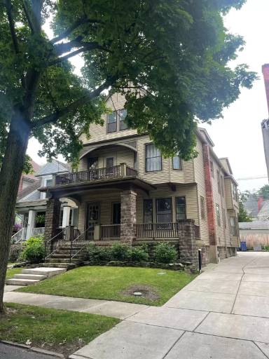 Main picture of 124 Highland Ave