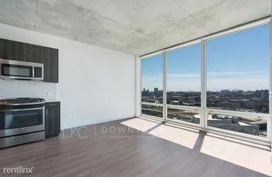 Main picture of 1010 W Chicago Ave