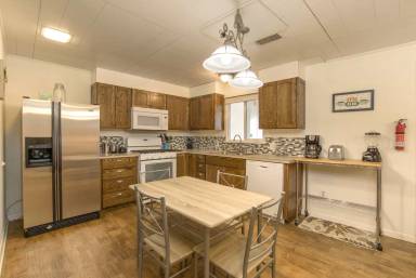 Main picture of 909 N Butler Ave