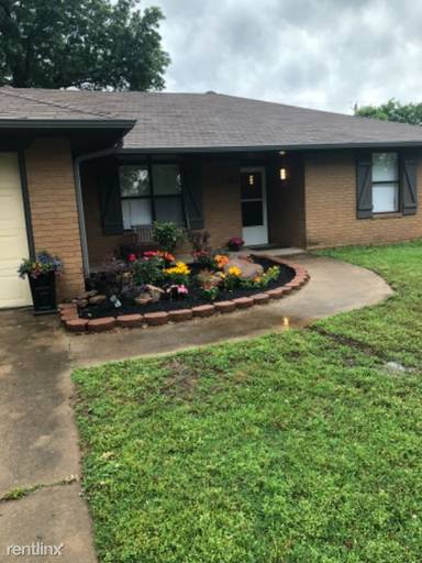 Main picture of 1505 E Will Rogers Dr