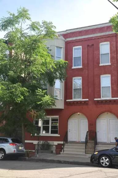 Main picture of 711 N Hoyne Ave