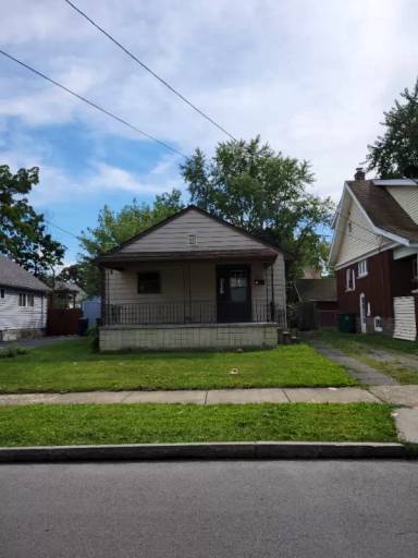 Main picture of 2203 South Ave