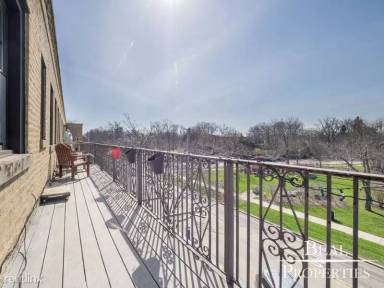 Main picture of N Saint Johns Ct