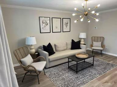 Main picture of 2501 Redwood Ct