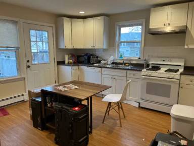 Main picture of 4 Harvard Pl