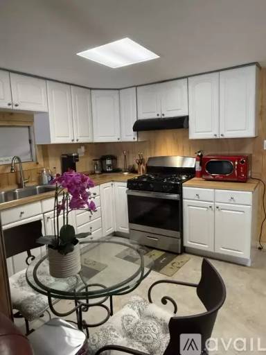 Main picture of 719 W Mission Ln