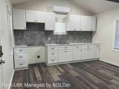 Main picture of 2321 Main St