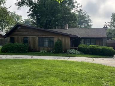 Main picture of 203 N Wood Dale Rd
