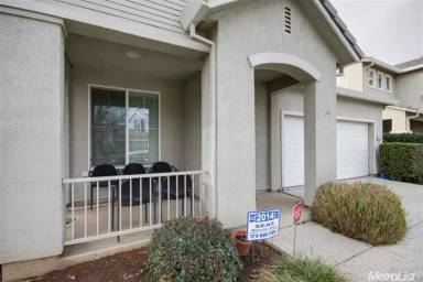 Main picture of 9744 Cervelli Way