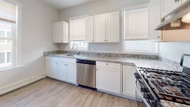Main picture of 677 Bennington St