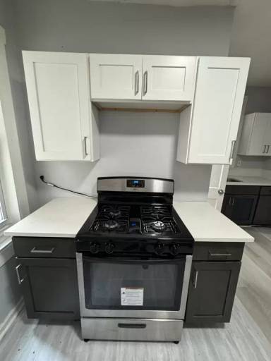 Main picture of 77 2nd St