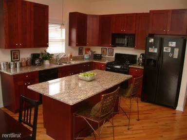 Main picture of 1522 W Greenleaf Ave