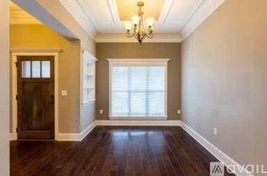 Main picture of 4453 Kenilworth Cir