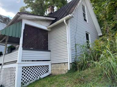 Main picture of 829 Main St