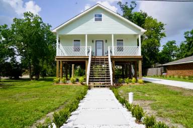 Main picture of 619 Woodside Dr